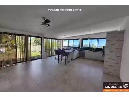 appartement t4 et dépendance de 105 m² - bois de néfles