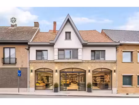 espace commerciale avec appartement