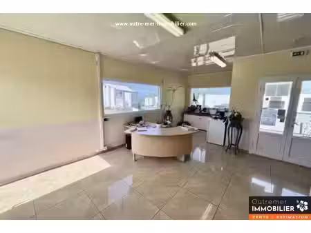 local commercial ou professionnel de 65 m²