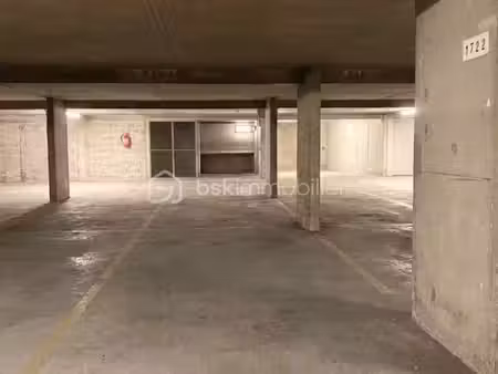 parking de 11 80 m² à paris-15e-arrondissement