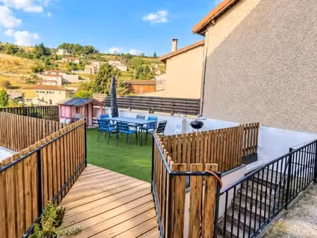 au cœur du bourg de cellieu  magnifique maison de village d'environ 126 m² avec terrasse  