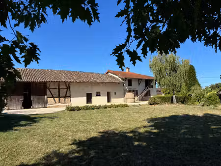 bâgé-dommartin! ancienne ferme avec de nombreuses dépendance