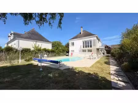 maison traditionnelle - 7 pièces - 187m² - piscine - rénové