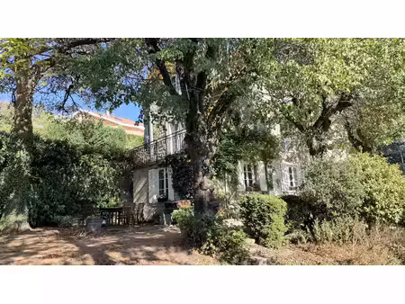 maison bourgeoise de 210m2 sur 650m2 de terrain arboré