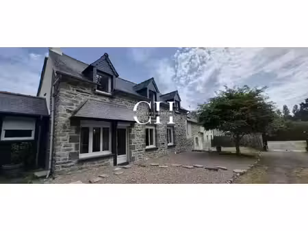 maison d'habitation avec t4 + studio / secteur saint-vran