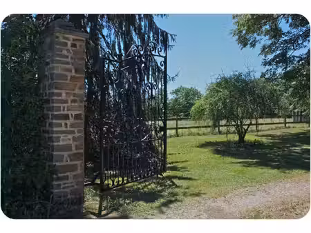 dpt dordogne (24)  à vendre proche thiviers propriété équestre 37 hectares  demeure ...