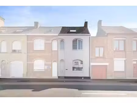 ruime rijwoning met 3 slaapkamers en grote tuin in veurne