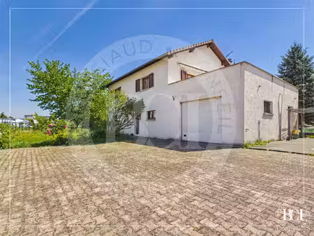 207 m² habitables avec grands garages : une maison aux multiples possibilités à villard-bo