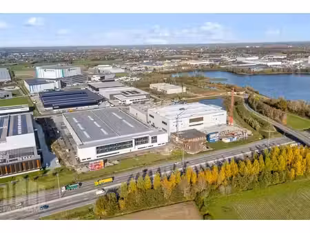 uitstekend gelegen kantoorruimte van 998 m² met visibilit...