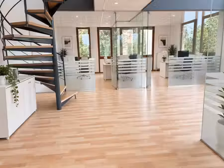 bureaux de + de 160m2 + parkings