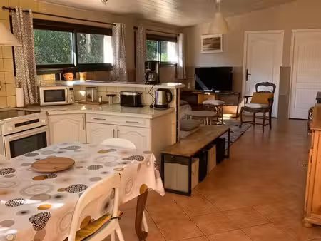 à louer appartement meublé 50 m2 avec terrasse à 3 km de moissac  570 charges comprises( e