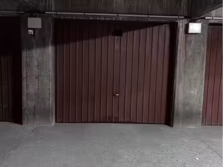 garage / box