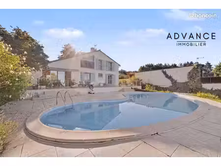 villa 6 pièces 240 m²