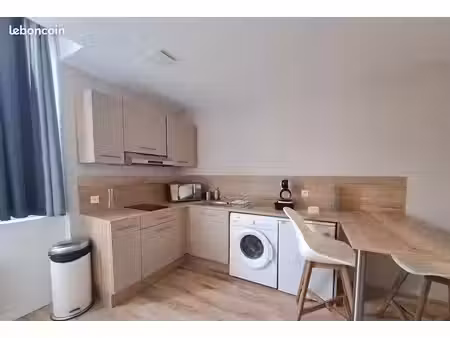 joli studio meublé avec terrasse