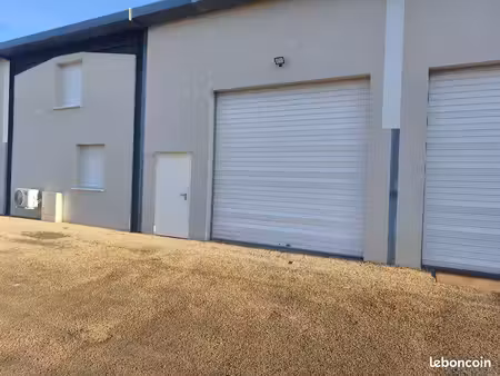 a louer entrepôt de 300m² avec bureaux  bâtiment neuf  hangar de stockage  industriel  agr