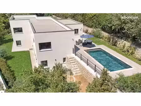 villa 7 pièces 225 m²