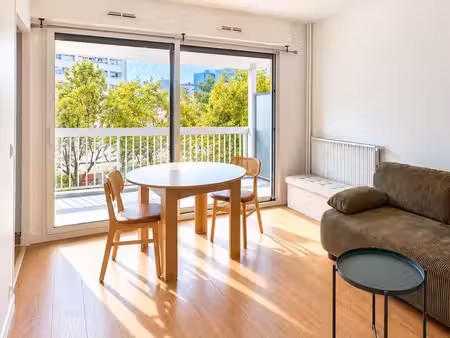 studio meublé (refait à neuf) avec terrasse à courbevoie – proche gare et tramway