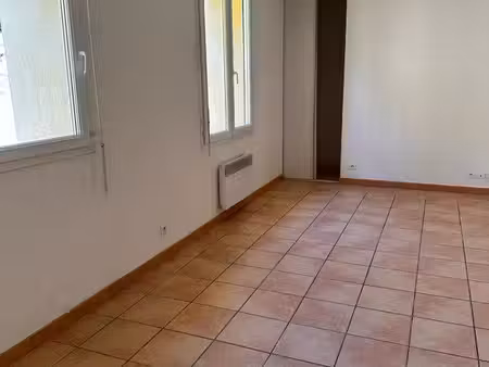 t2 lumineux dans le village de courthézon