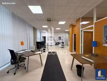bureau 150 m²