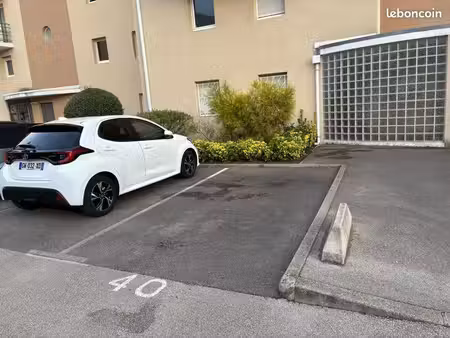 emplacement extérieur parking