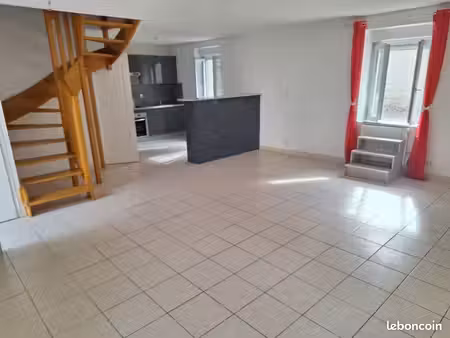 maison 4 pièces  3 chambres et 1 bureau + remise  cave et jardin
