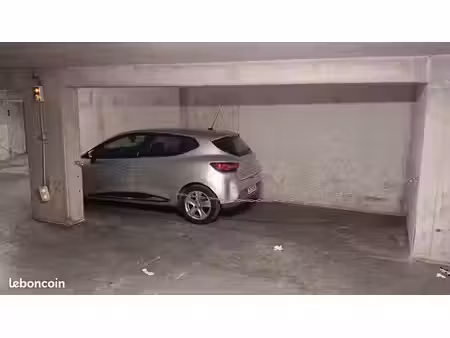 parking 16 m² marseille