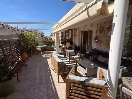 appartement t3 avec grande terrasse secteur castellane