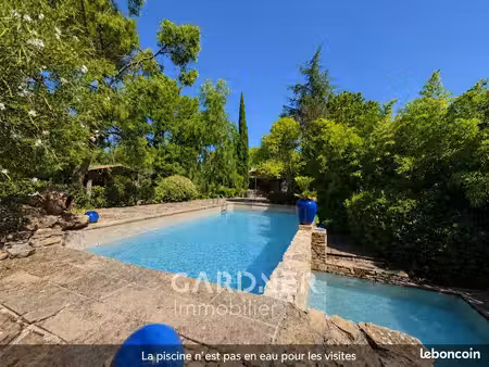 propriété 5 pièces 210 m²