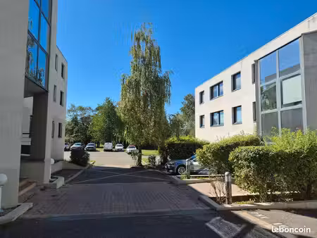 tous services inclus bureau climatisé meublé