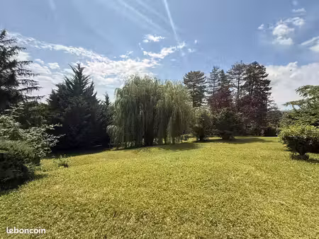terrain à bâtir de 1532 m² à charbonnieres-les-bains (69)