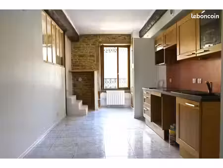 appartement renové 68 m²  4p à lachassagne  
