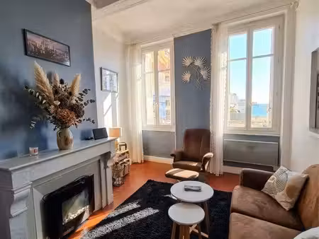 marseille (le panier) — t2 de 42 47 m² avec vue mer et major | charme de l'ancien