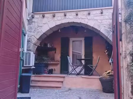 charmante maison de village avec cour et dépendance