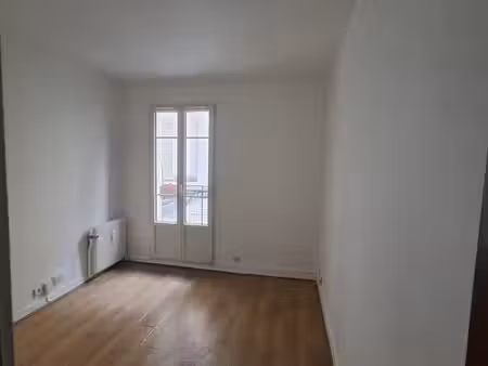 studio refait neuf excepté sdb - 780 charges comprises - métro volontaires /vaugirard