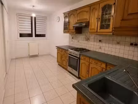apparemment bien situé