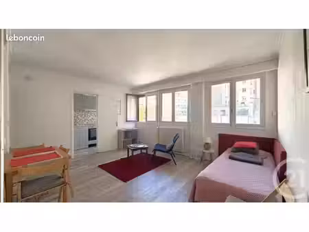 studio 1 pièce 27 m²