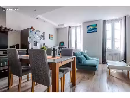t2 47 m² sans vis-à-vis et belle hauteur sous plafond