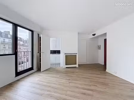 vue dégagée - rue du commerce