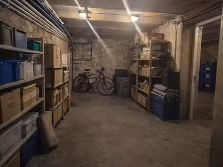 cave 33m2   saine et sécurisée