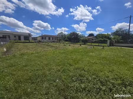 terrain à bâtir de 575 m² à cadillac-sur-garonne (33)