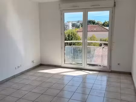 appartement 2 pièces 49 67m2 - garage inclus - montchat