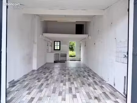 ? coutras – 2 garages + potentiel habitation – réseaux en place