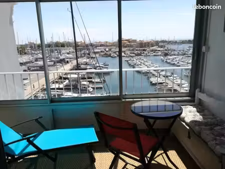 bel appartement  vue port dans une résidence prisée