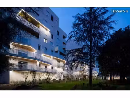 un havre de paix à lyon : t3 lumineux avec terrasse sur parc arboré ?