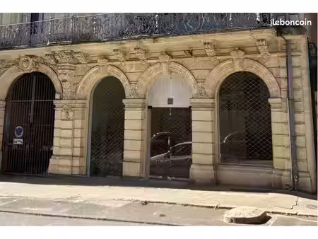 local  240 m²