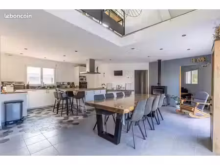 maison 7 pièces 156 m²