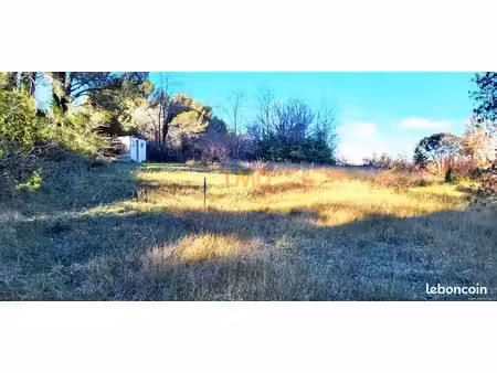 terrain 1800 m² eguilles