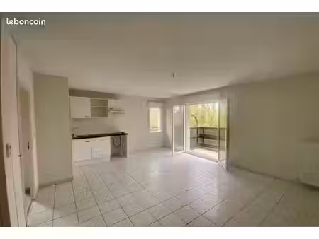 agréable appartement de trois pièces