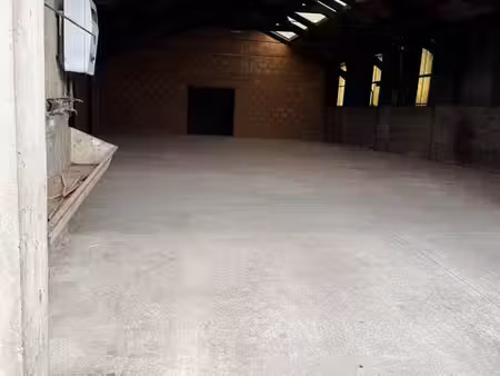 local / entrepôt / garage de 303 m² – fort potentiel à libourne