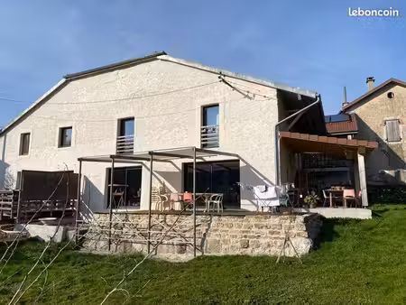 ferme rénovée + gîte